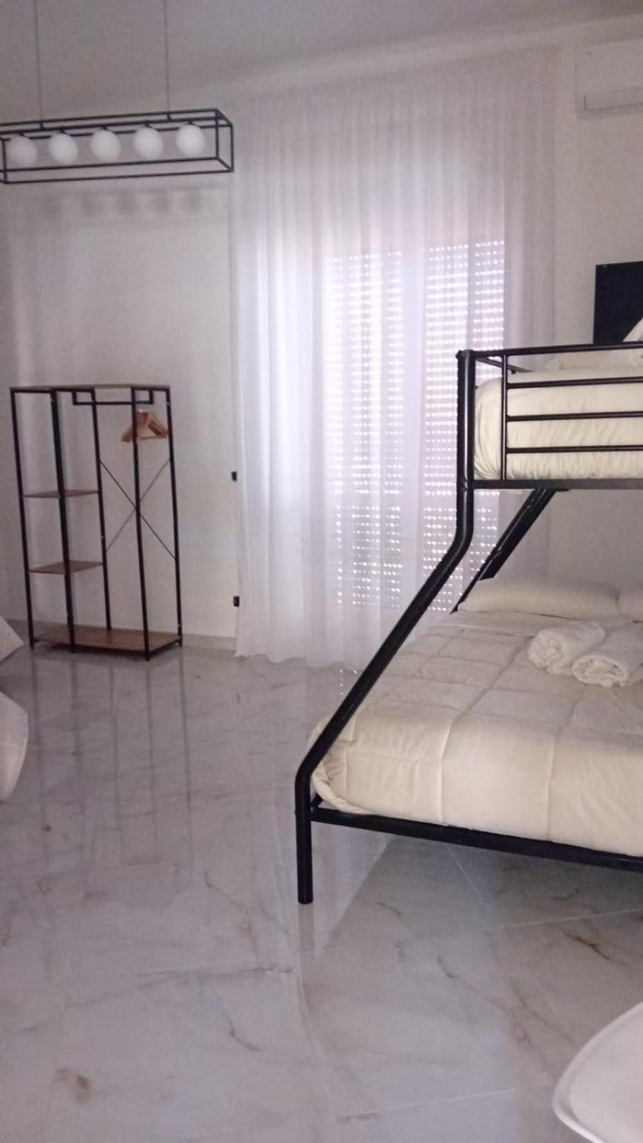 B&B Garibaldi Road Naples Extérieur photo