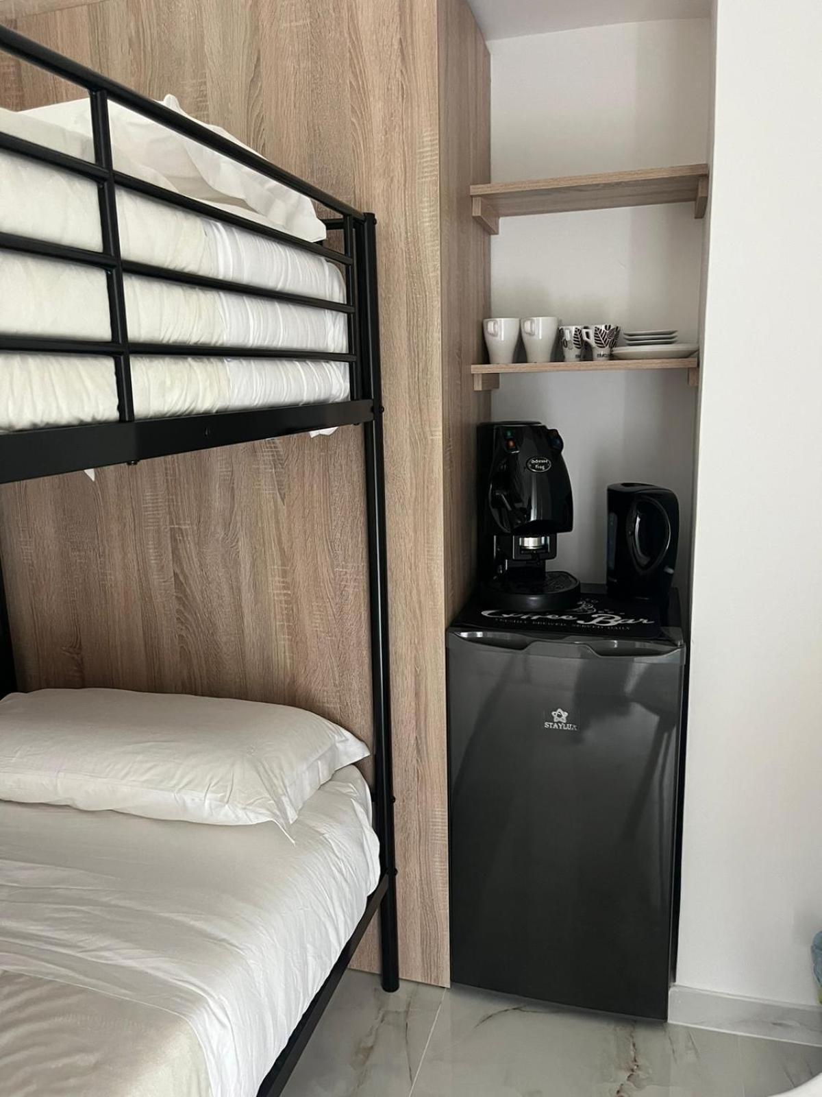 B&B Garibaldi Road Naples Extérieur photo